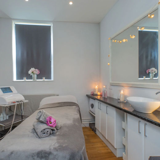 Revive Beauty Salon Plymouth for Alumier Treatments, CACI Treatments, HD Brows, Microderm Abrashion, relaxing massages, aromatherapy, reflexology, facials, gel nails, and waxing plymouth-beauty-salon-plymouth-beauty-treatments-revive-beauty-salon